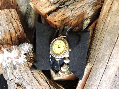 Retro Quartz Weave Wrap Around Leather Bracelet Watch.