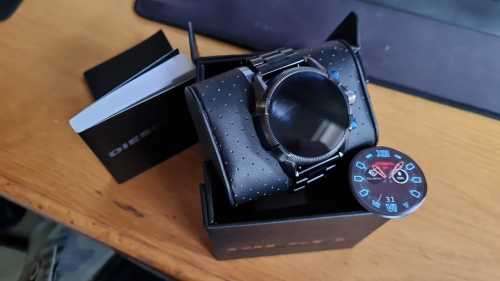 Late Entry - Diesel On Guard 2.5 Smart Watch ** PLEASE READ (Damaged)