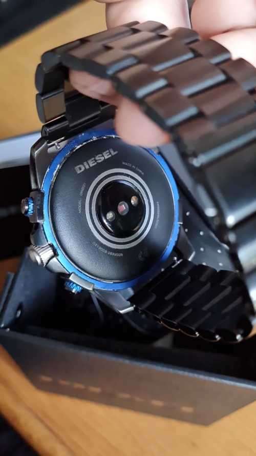Late Entry - Diesel On Guard 2.5 Smart Watch ** PLEASE READ (Damaged)