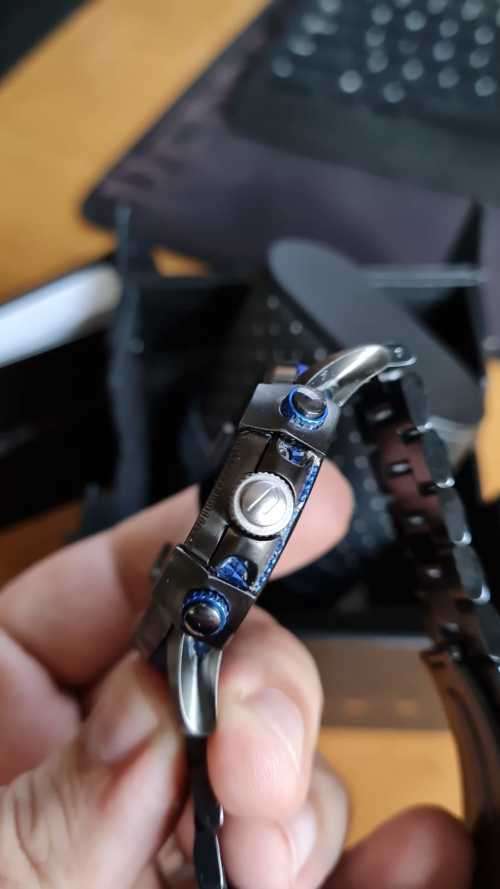 Late Entry - Diesel On Guard 2.5 Smart Watch ** PLEASE READ (Damaged)