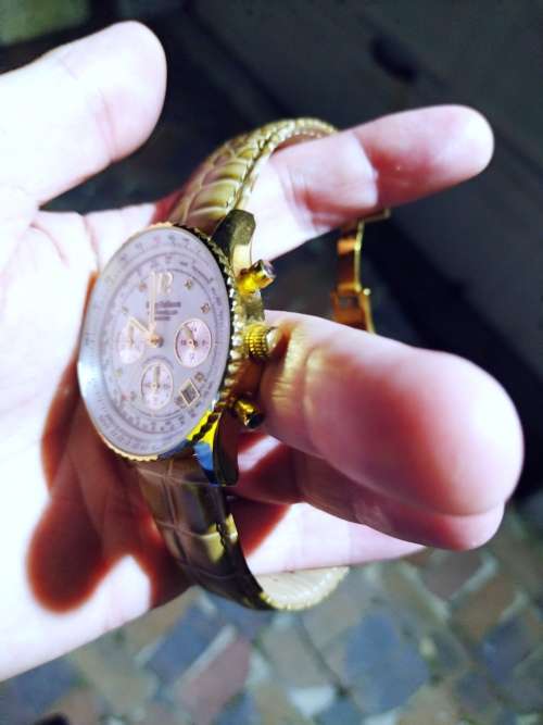 Look at this stunning watch Precious stones: 8 diamonds on dial