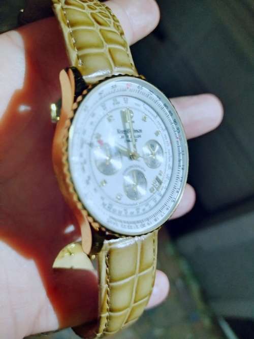 Look at this stunning watch Precious stones: 8 diamonds on dial