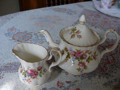Royal Albert set