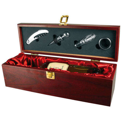 Wine set in wooden gift box