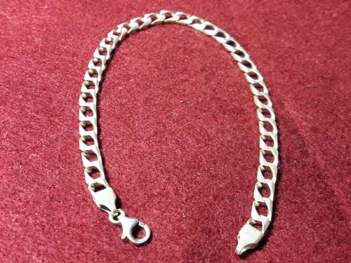 VERY LOVELY SOLID GENUINE STERLING SILVER BRACELET WITH LOBSTER CLASP IN EXCELLENT CONDITION