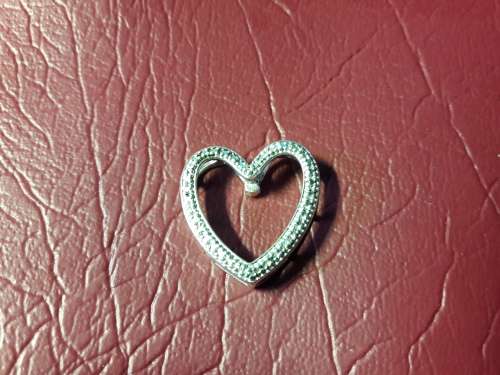 LOVELY SOLID GENUINE STERLING SILVER PENDANT IN EXCELLENT CONDITION
