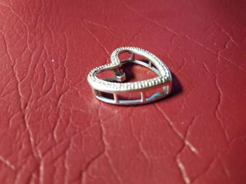 LOVELY SOLID GENUINE STERLING SILVER PENDANT IN EXCELLENT CONDITION