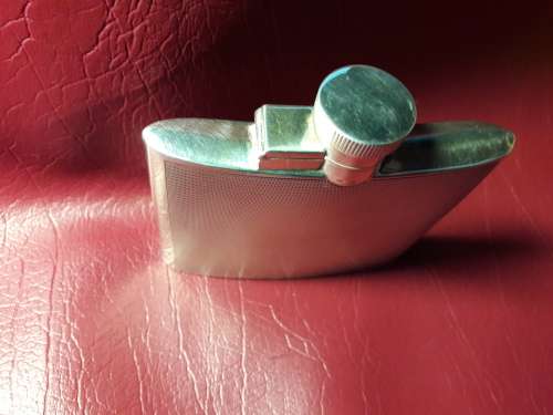 BEAUTIFUL SOLID GENUINE STERLING SILVER WHISKEY FLASK IN EXCELLENT CONDITION