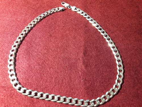 LOVELY SOLID GENUINE STERLING SILVER NECKLACE IN PERFECT CONDITION