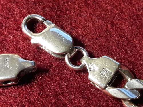 LOVELY SOLID GENUINE STERLING SILVER NECKLACE IN PERFECT CONDITION