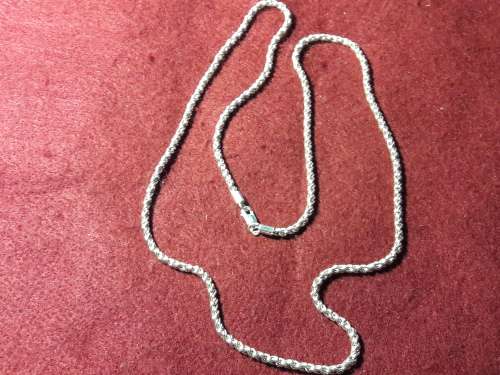 LOVELY SOLID GENUINE STERLING SILVER NECKLACE WITH ITALIAN CLASP IN PERFECT CONDITION