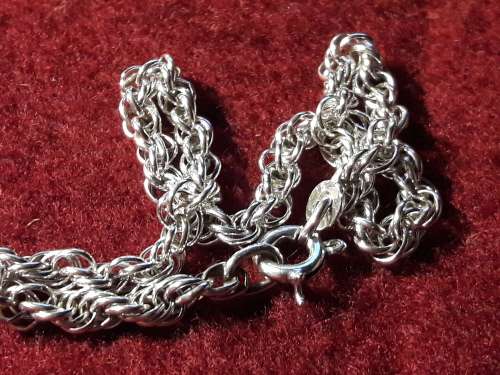 LOVELY SOLID GENUINE STERLING SILVER BRACELET IN EXCELLENT CONDITION