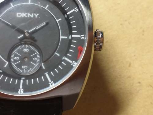DKNY MENS WATCH WITH GENUINE LEATHER STRAP IN WORKING ORDER BUT THE SECONDS DISPLAY GOT LOOSE