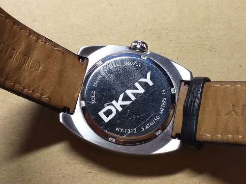 DKNY MENS WATCH WITH GENUINE LEATHER STRAP IN WORKING ORDER BUT THE SECONDS DISPLAY GOT LOOSE