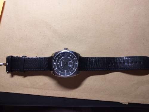 DKNY MENS WATCH WITH GENUINE LEATHER STRAP IN WORKING ORDER BUT THE SECONDS DISPLAY GOT LOOSE