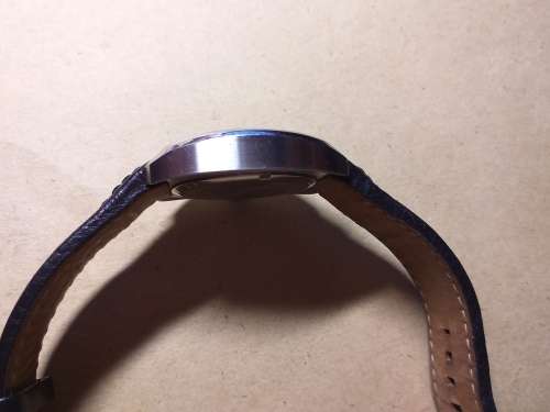 DKNY MENS WATCH WITH GENUINE LEATHER STRAP IN WORKING ORDER BUT THE SECONDS DISPLAY GOT LOOSE