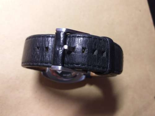 DKNY MENS WATCH WITH GENUINE LEATHER STRAP IN WORKING ORDER BUT THE SECONDS DISPLAY GOT LOOSE