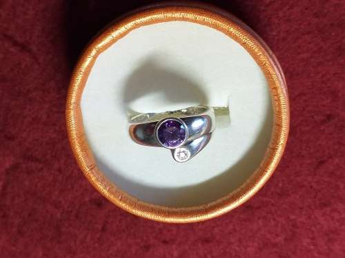 LOVELY GENUINE SOLID STERLING SILVER RING IN EXCELLENT CONDITION