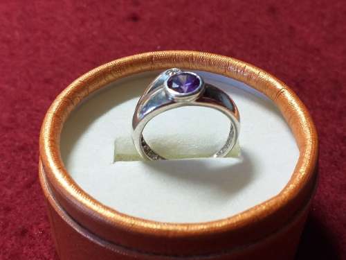 LOVELY GENUINE SOLID STERLING SILVER RING IN EXCELLENT CONDITION