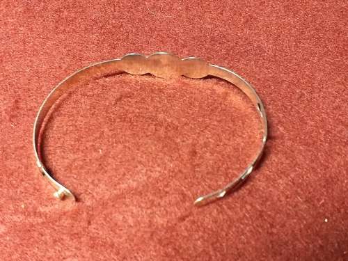 LOVELY GENUINE SOLID STERLING SILVER ADJUSTABLE BANGLE.