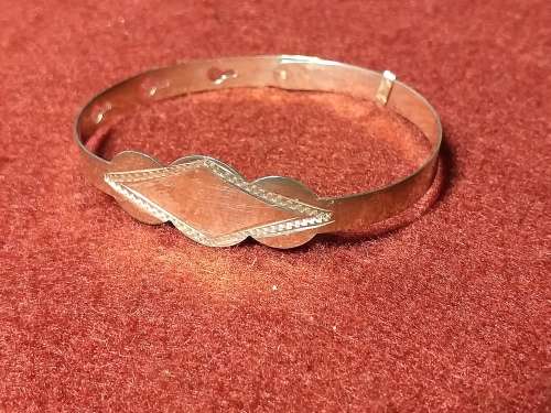 LOVELY GENUINE SOLID STERLING SILVER ADJUSTABLE BANGLE.