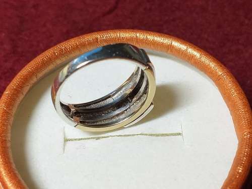 LOVELY GENUINE SOLID STERLING SILVER RING WITH GENUINE 9 ct GOLD INLAYS IN EXCELLENT CONDITION
