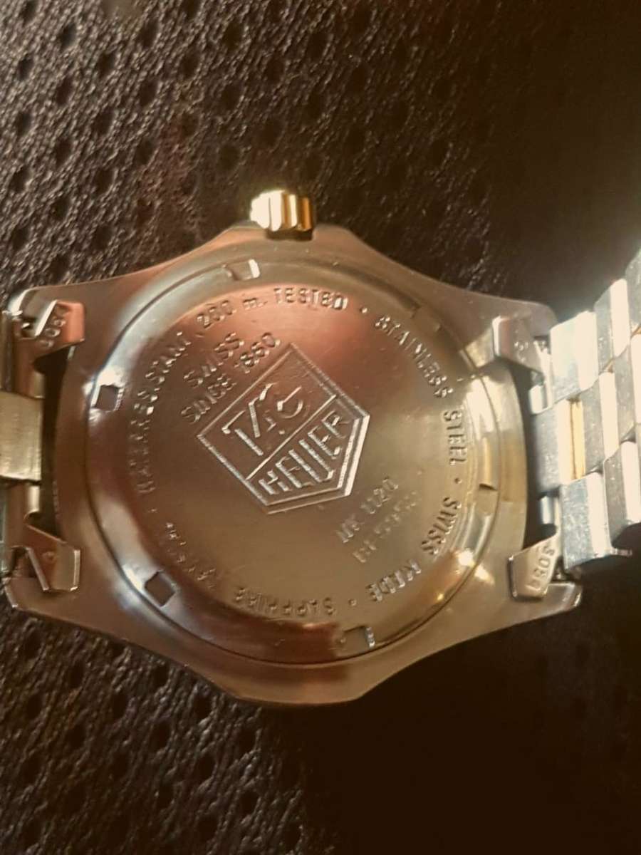 LOVELY GENUINE TAG HEUER MENS WATCH WITH ORIGINAL STRAP IN EXCELLENT CONDITION