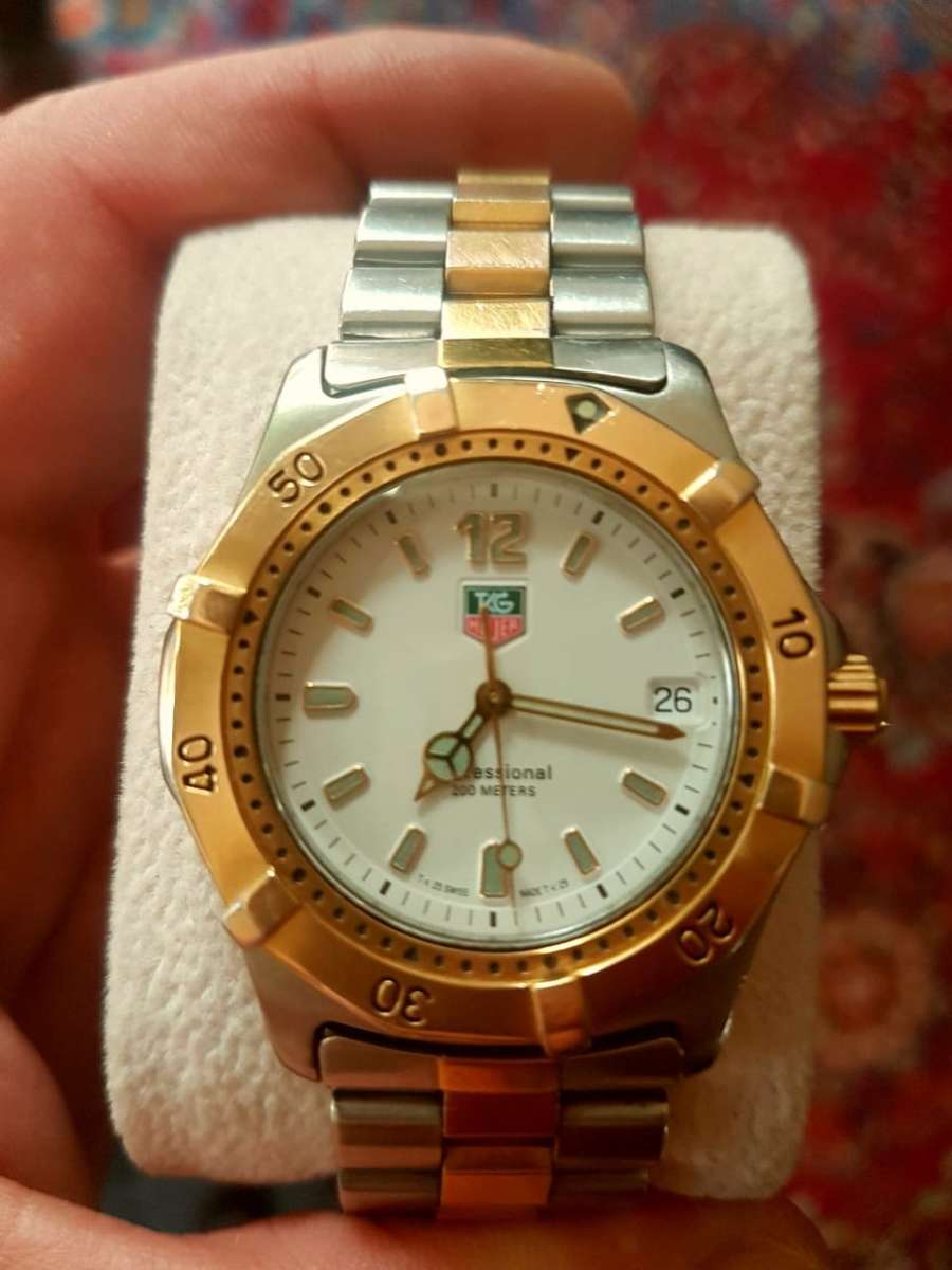 LOVELY GENUINE TAG HEUER MENS WATCH WITH ORIGINAL STRAP IN EXCELLENT CONDITION