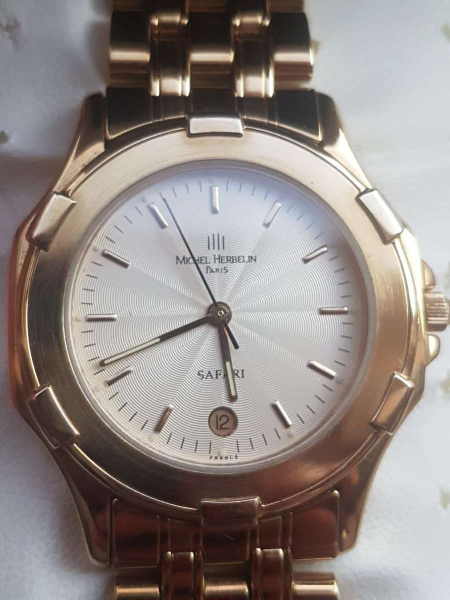 A STYLISH GOLD PLATED MICHEL HERBELIN "SAFARI" GENTS WRIST WATCH IN BOX. EXCELLENT CONDITION