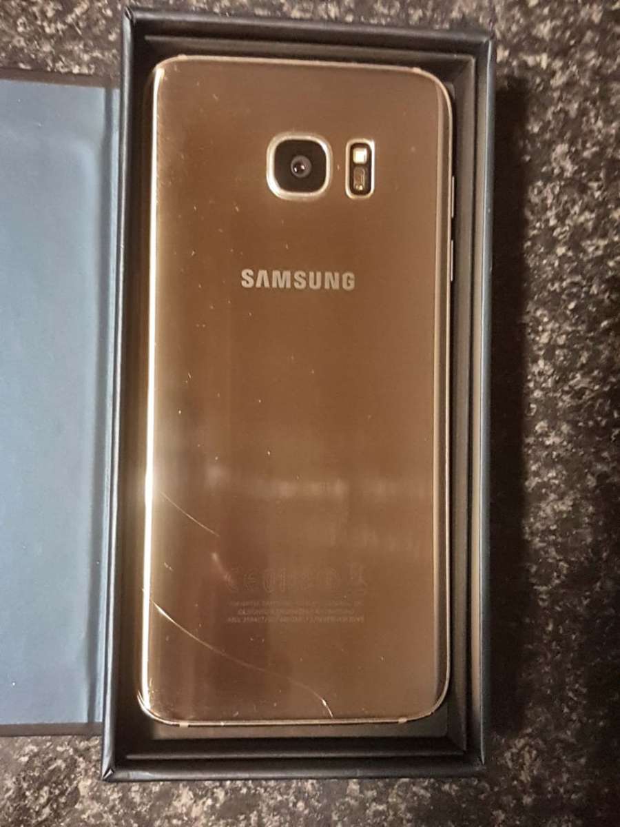 SAMSUNG GALAXY S7 EDGE in good used working condition.[Take note of cracks and scratches] (A relist)