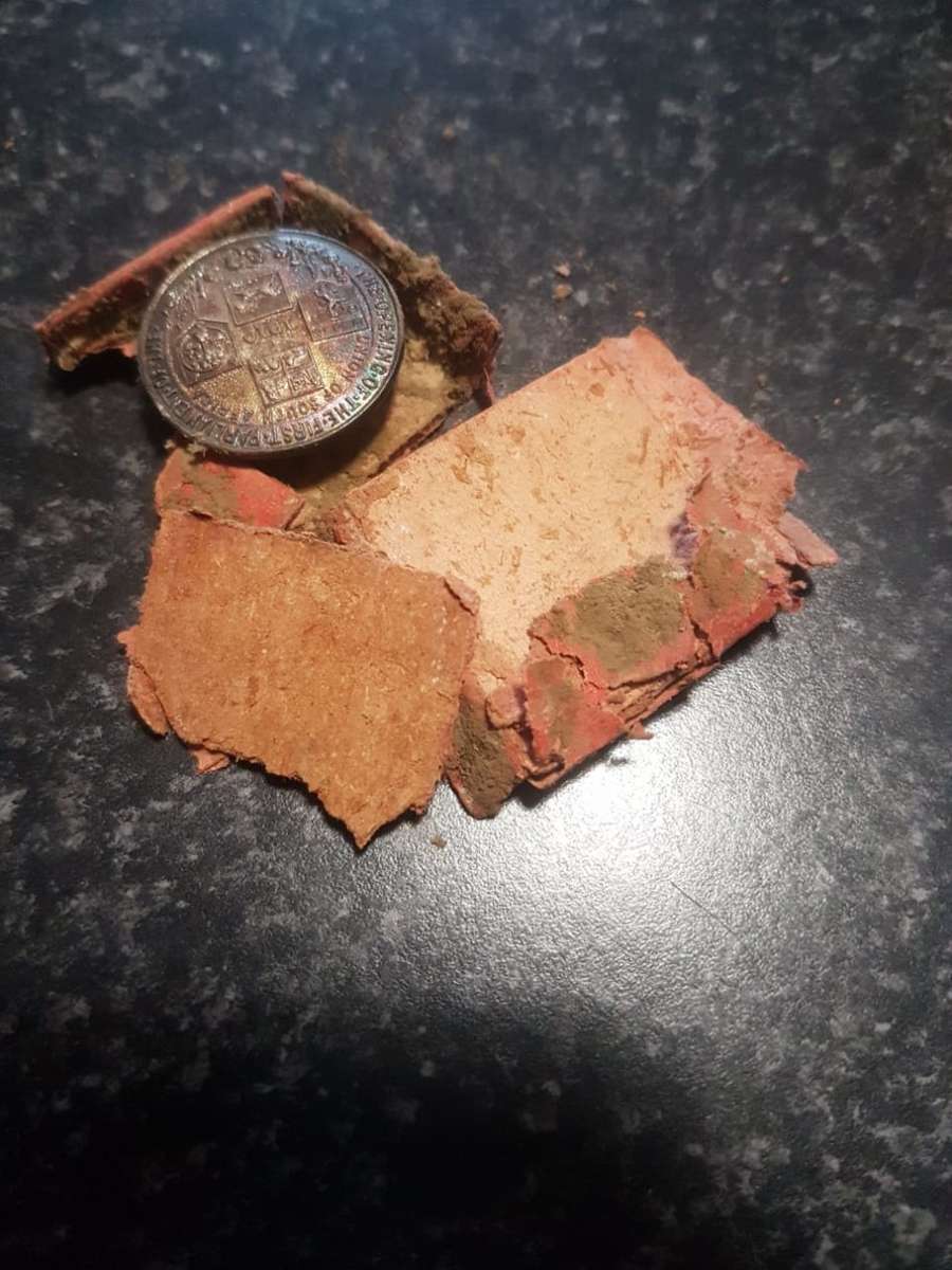 OPENING OF FIRST PARLIAMENT OF SA UNION 1910 BUTTON BADGE IN MINT CONDITION [RARE]