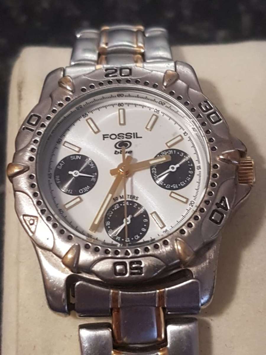 FOSSIL BLUE WOMEN'S WATCH in good working order. [Please give attention to the description]