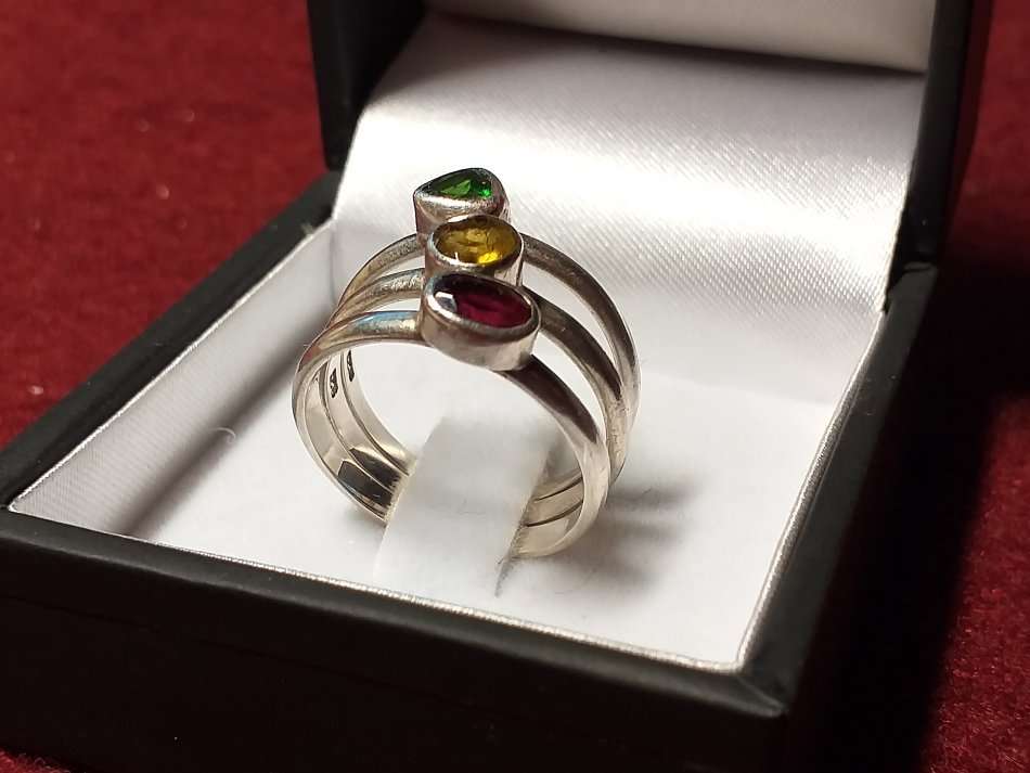 A LOVELY SET OF THREE INDIVIDUAL SOLID STERLING SILVER RINGS