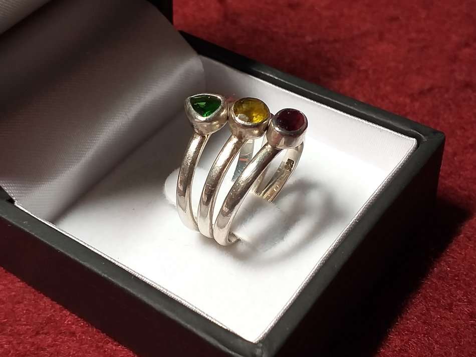 A LOVELY SET OF THREE INDIVIDUAL SOLID STERLING SILVER RINGS