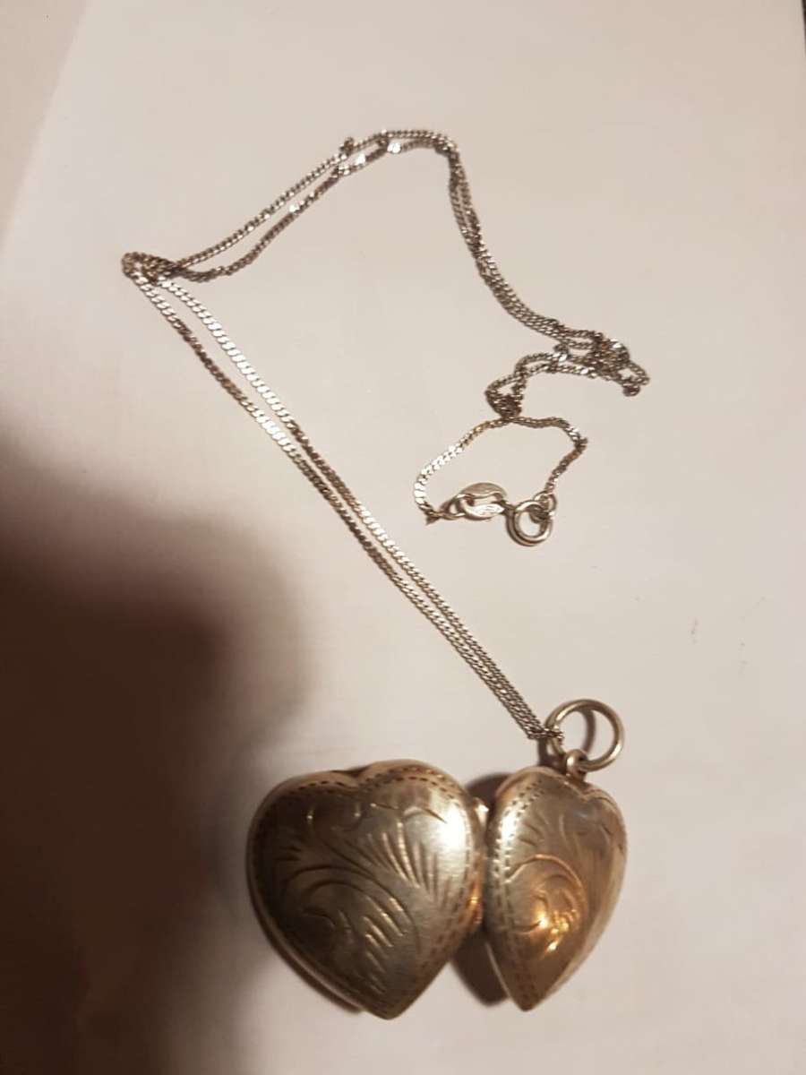LOVELY GENUINE SOLID STERLING SILVER NECKLACE WITH LOCKET