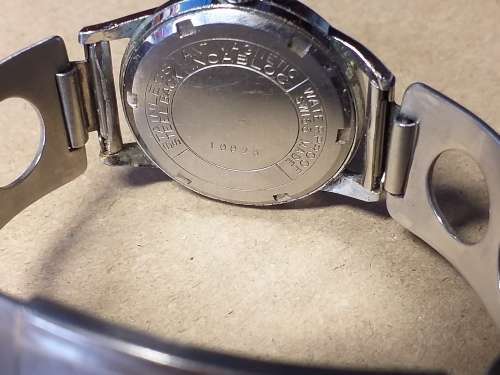 BENTLEY VINTAGE WOMEN'S WATCH IN WORKING CONDITION [Please give attention to description]