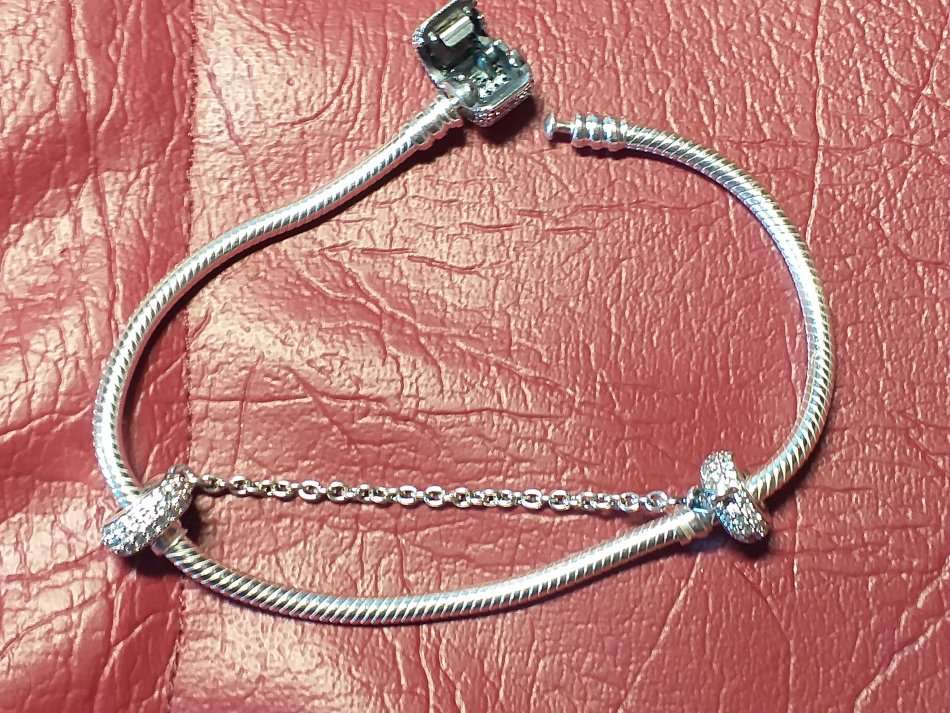LOVELY GENUINE SOLID STERLING SILVER PANDORA BRACELET IN PERFECT CONDITION
