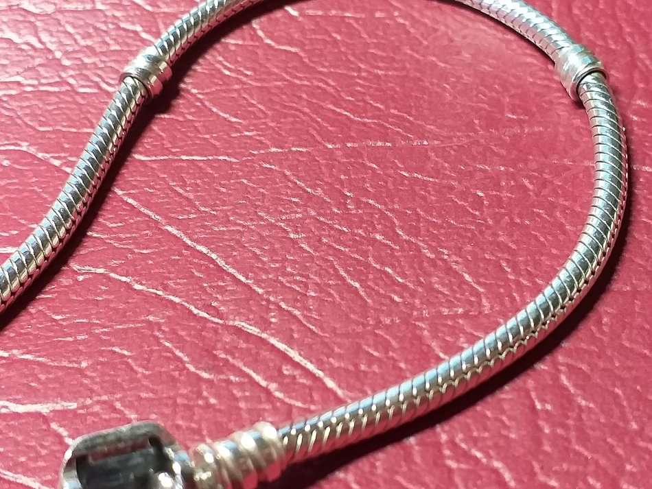 LOVELY GENUINE SOLID STERLING SILVER PANDORA BRACELET IN PERFECT CONDITION