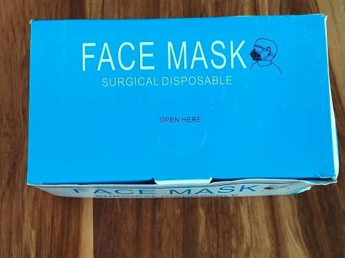 BOX OF 50 SURGICAL DISPOSABLE FACE MASKS WITHOUT GLASS FIBRES [Bid per mask to take 50]