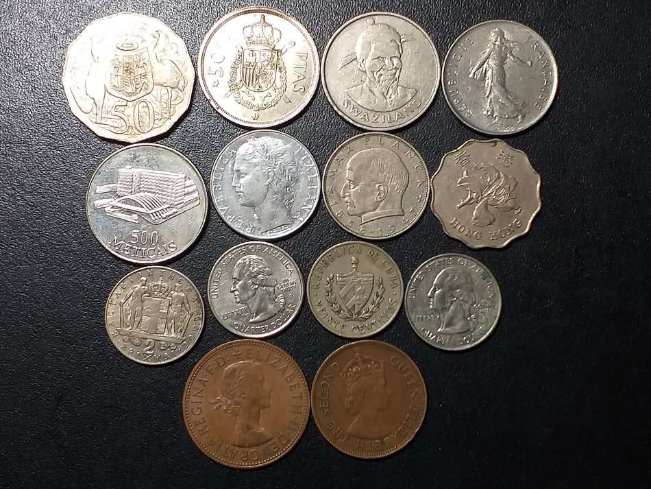 A LOT OF 14 INTERNATIONAL COINS