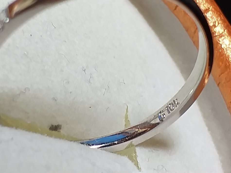 LOVELY GENUINE SOLID 10 ct WHITE GOLD RING WITH DIAMONDS IN PERFECT CONDITION