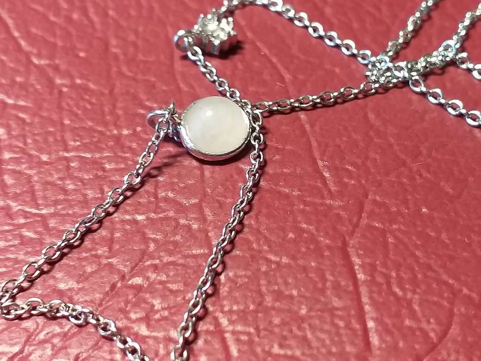 LOVELY GENUINE SOLID STERLING SILVER NECKLACE WITH PENDANT [Take note stone missing on 2nd pendant]