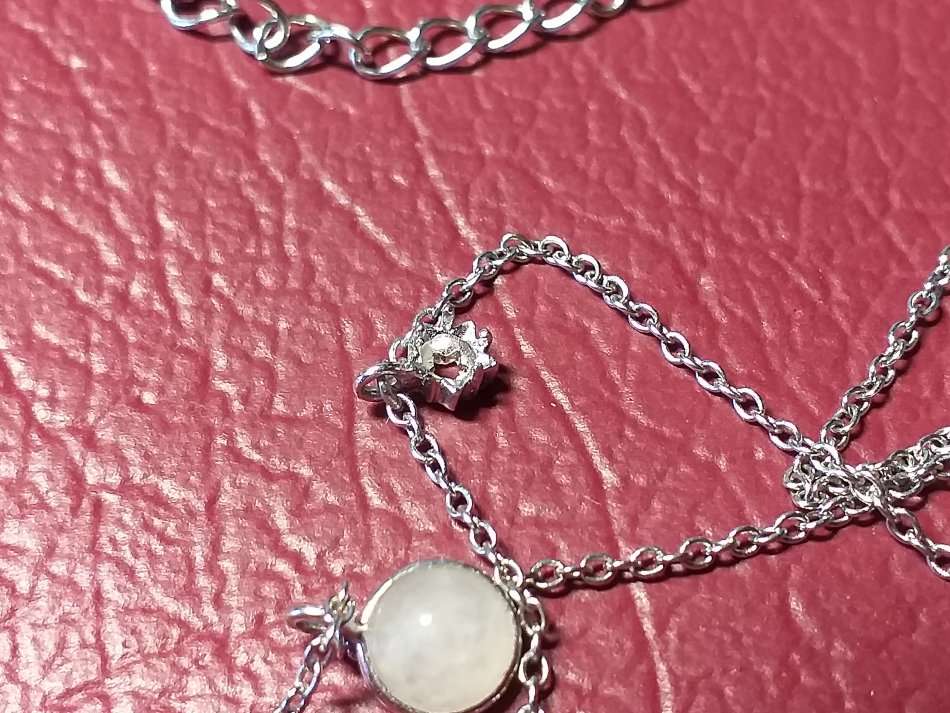 LOVELY GENUINE SOLID STERLING SILVER NECKLACE WITH PENDANT [Take note stone missing on 2nd pendant]