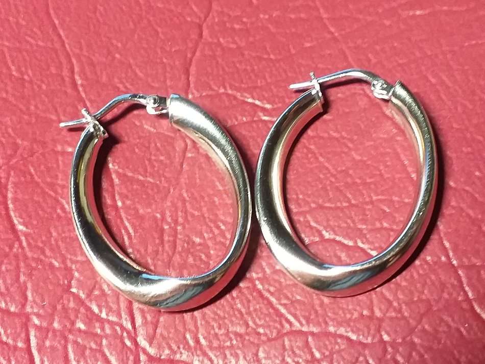 LOVELY GENUINE SOLID STERLING SILVER EARRINGS IN EXCELLENT CONDITION