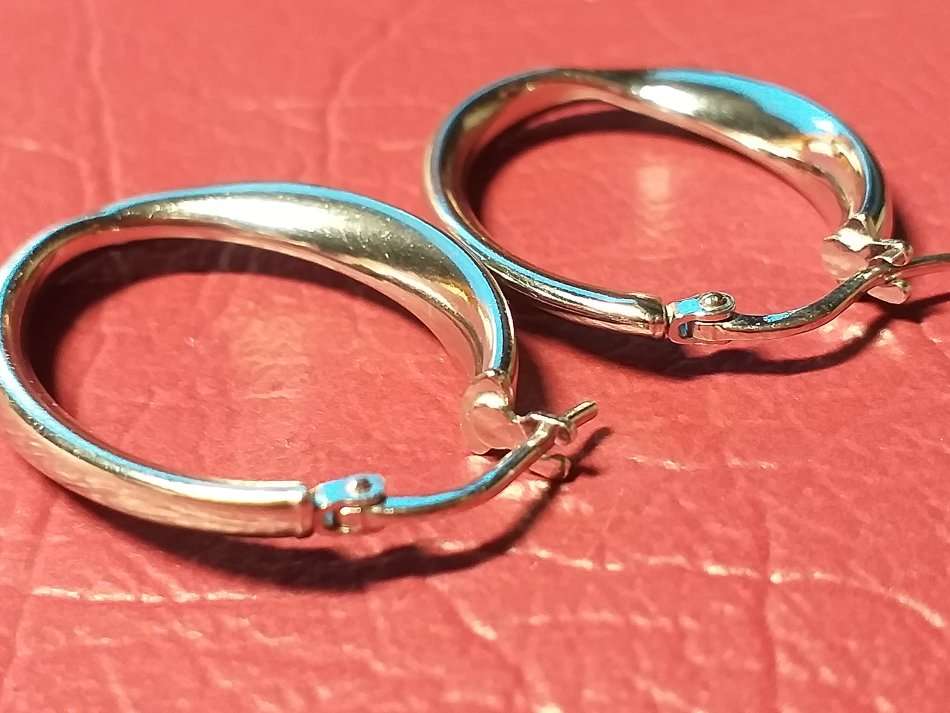 LOVELY GENUINE SOLID STERLING SILVER EARRINGS IN EXCELLENT CONDITION