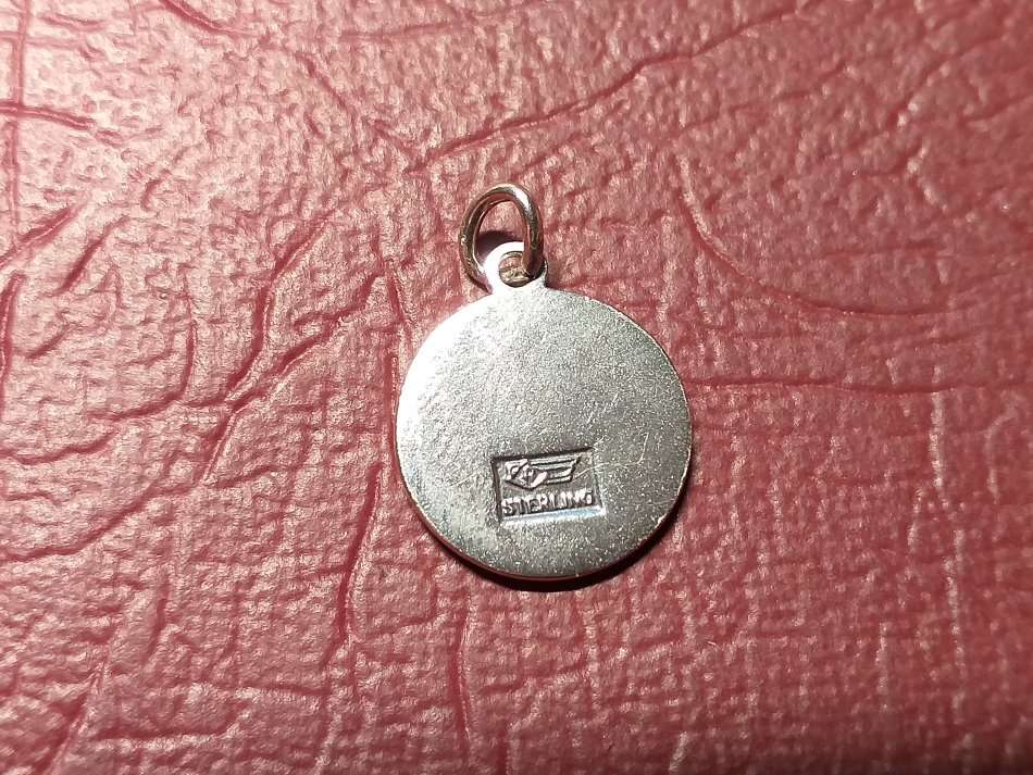 LOVELY GENUINE SOLID STERLING SILVER CHARM IN EXCELLENT CONDITION