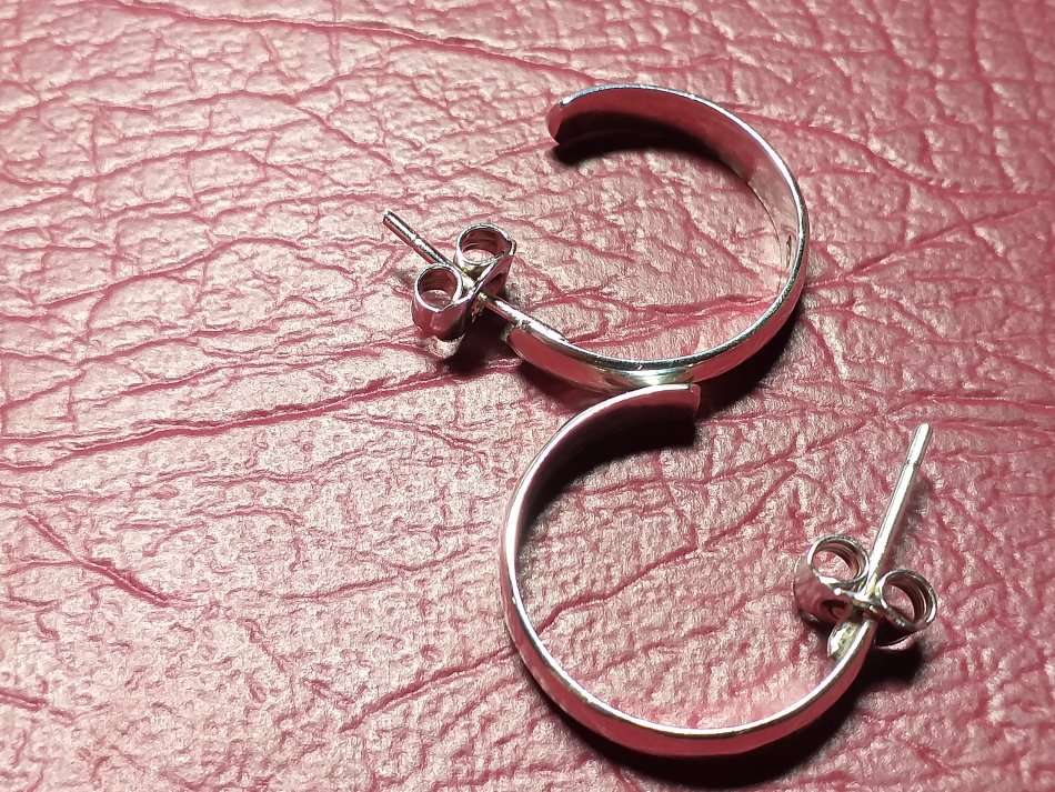 LOVELEY GENUINE SOLID STERLING SILVER EARRINGS IN EXCELLENT CONDITION