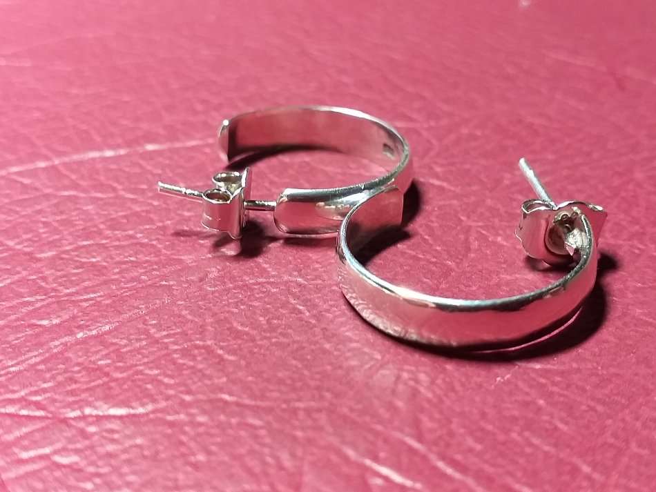 LOVELEY GENUINE SOLID STERLING SILVER EARRINGS IN EXCELLENT CONDITION