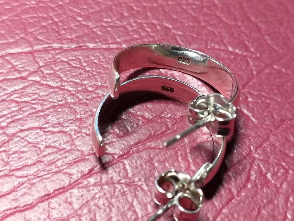 LOVELEY GENUINE SOLID STERLING SILVER EARRINGS IN EXCELLENT CONDITION