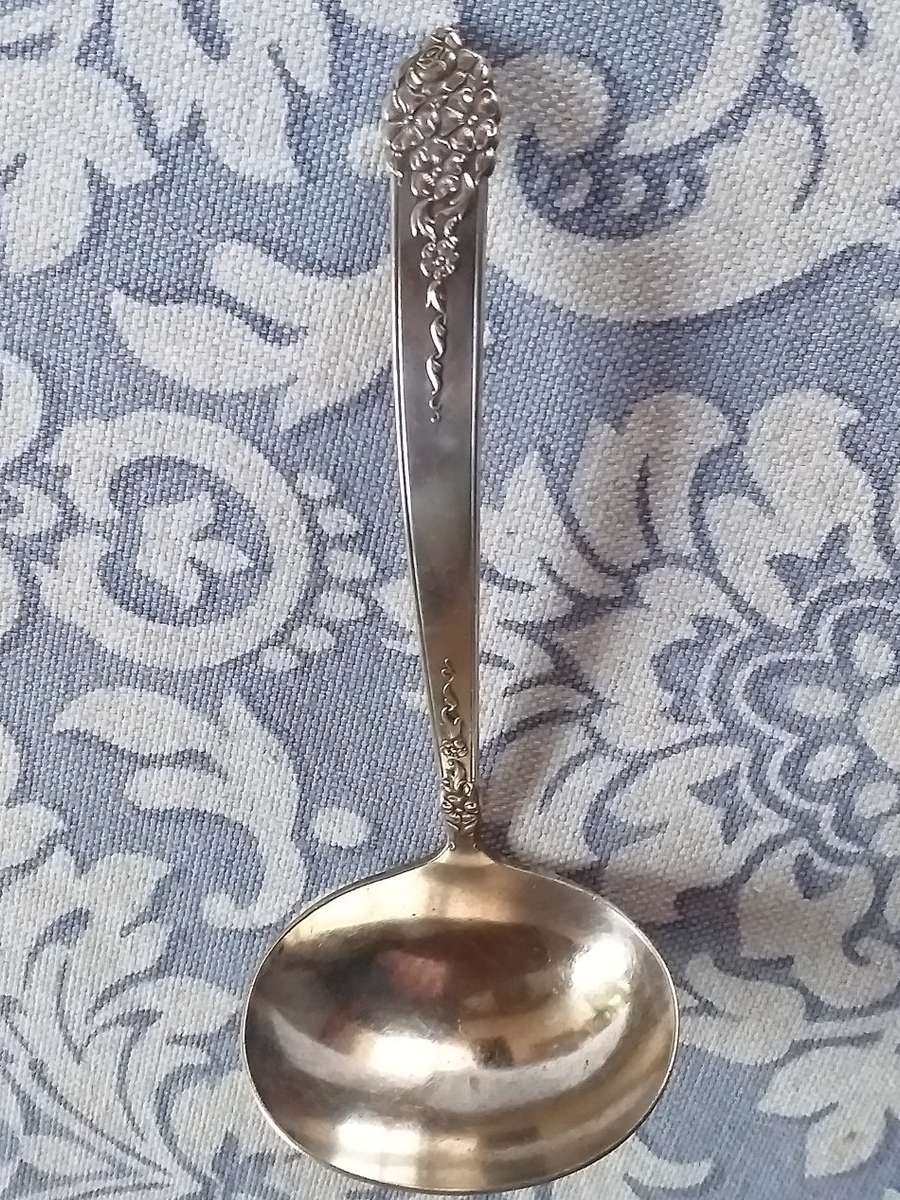 LOVELY VINTAGE SILVER PLATED SPOON IN VERY GOOD CONDITION